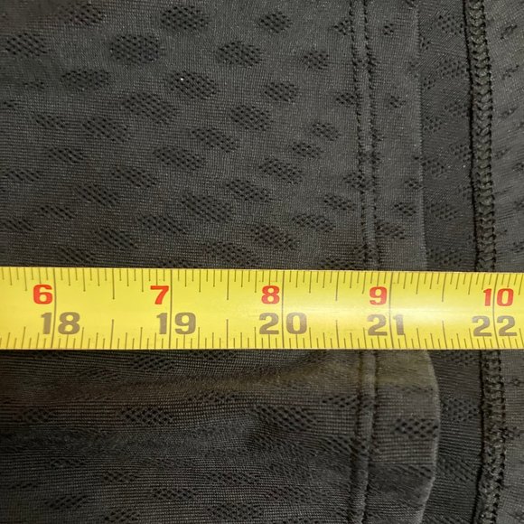 Under Armour Mesh Heatgear Loose Fit Black Tank  Size: Extra Small - Picture 11 of 15